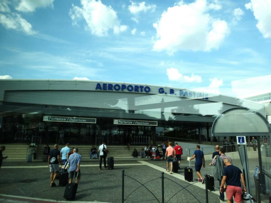 Aeroporto De Ciampino — Transporte Para Roma - Viagens E Passeios